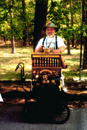 Vater Rübezahl mit Leierkasten