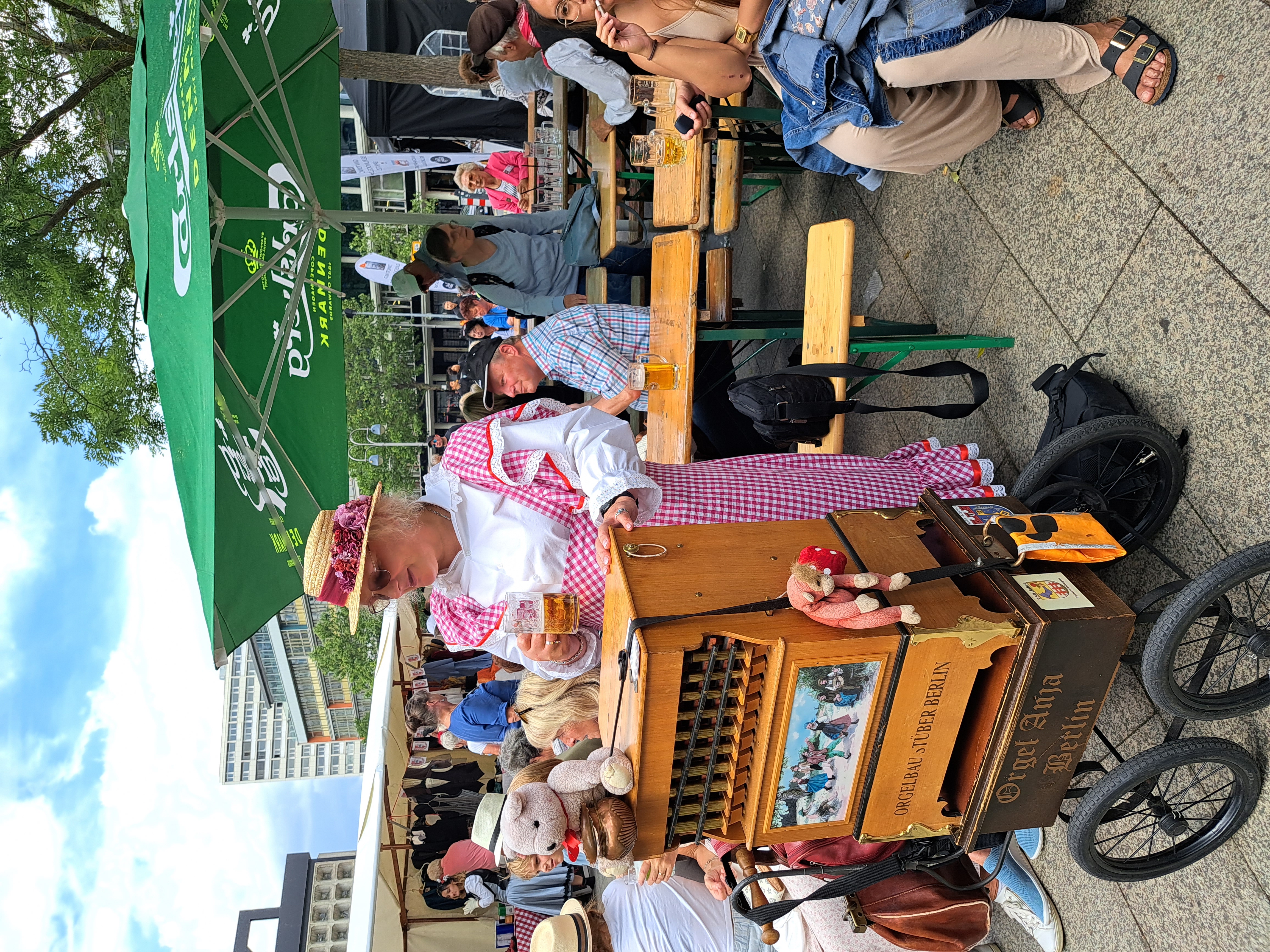 beim internationalen Drehorgeltreffen Berlin